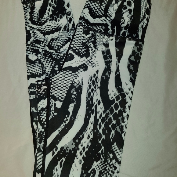 FIGURE SLIM LEGGINGS - Picture 2 of 3